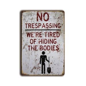 Metalen wandbord No trespassing. We're tired of hiding the bodies